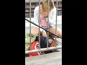 Adolescent peint vid ...