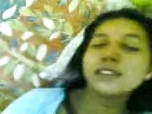 - une adolescente in ...